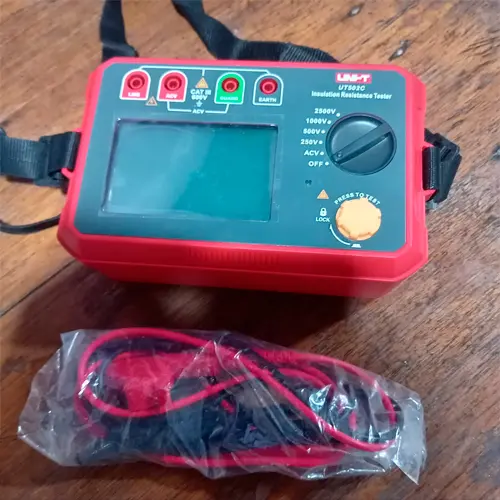 alquiler de megometro digital certificado y calibrado en Iquitos para mediciones eléctricas de baja y media tensión